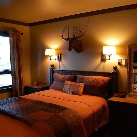 Highland Haven Creekside Inn エバーグリーン エクステリア 写真