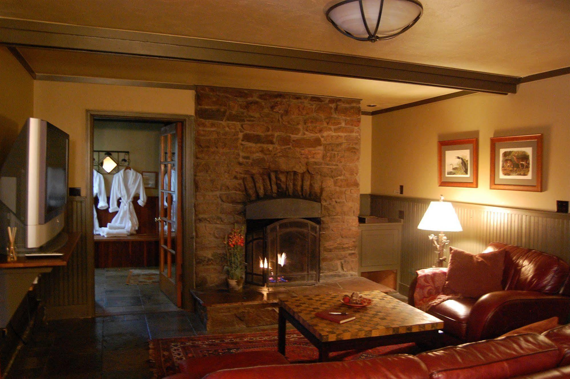 Highland Haven Creekside Inn エバーグリーン エクステリア 写真