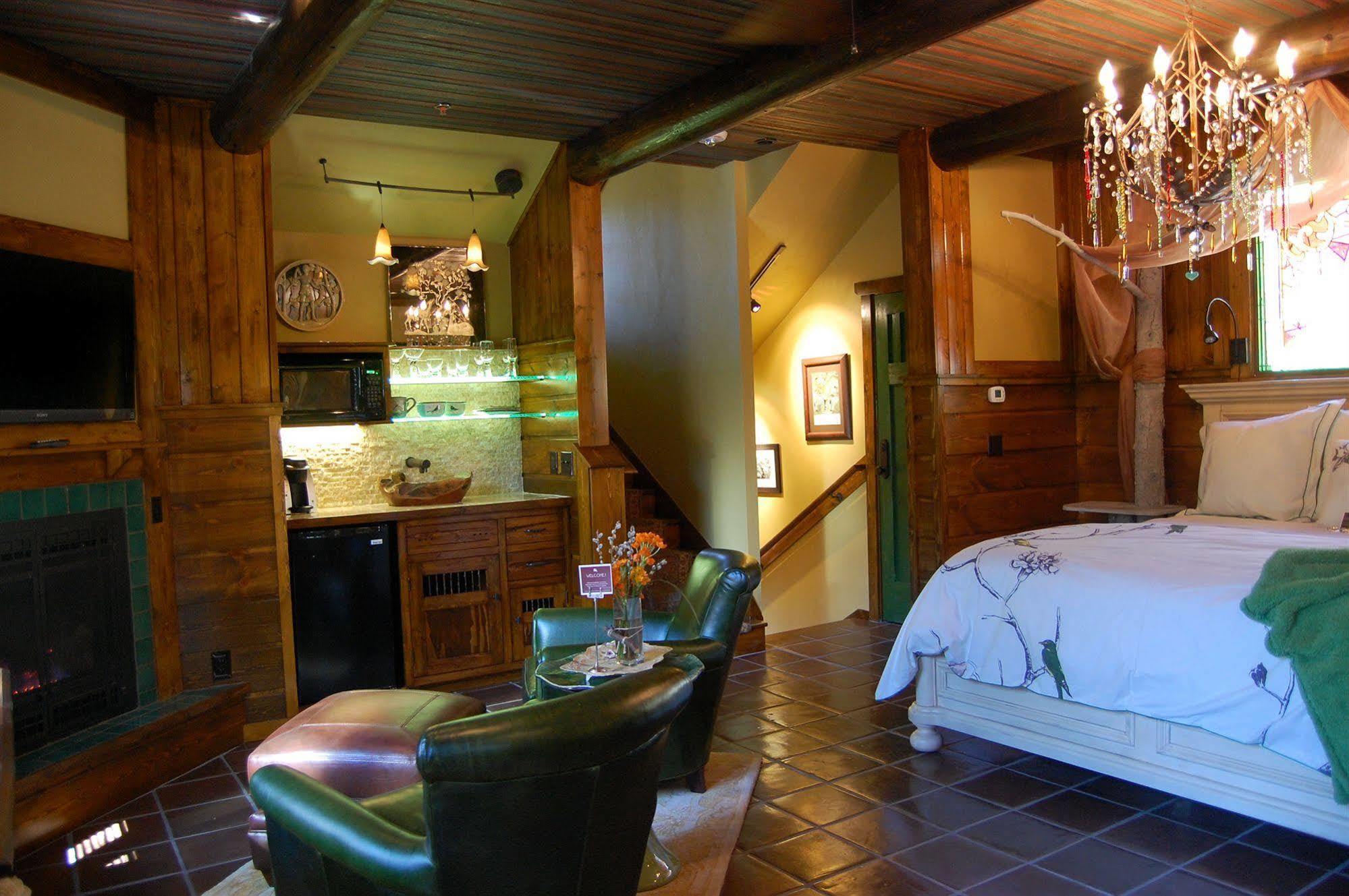 Highland Haven Creekside Inn エバーグリーン エクステリア 写真