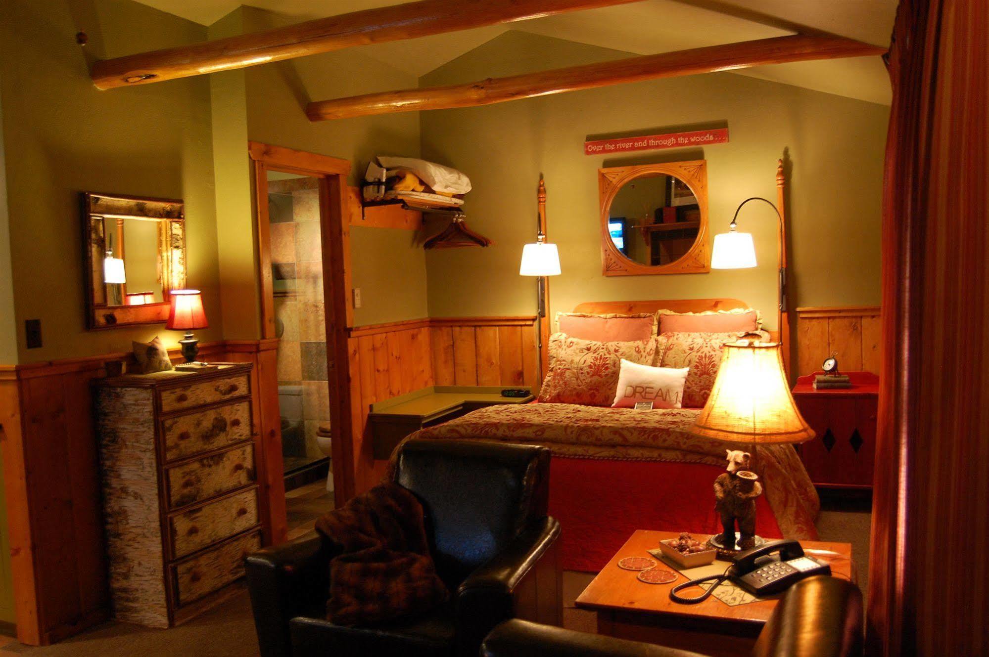 Highland Haven Creekside Inn エバーグリーン エクステリア 写真