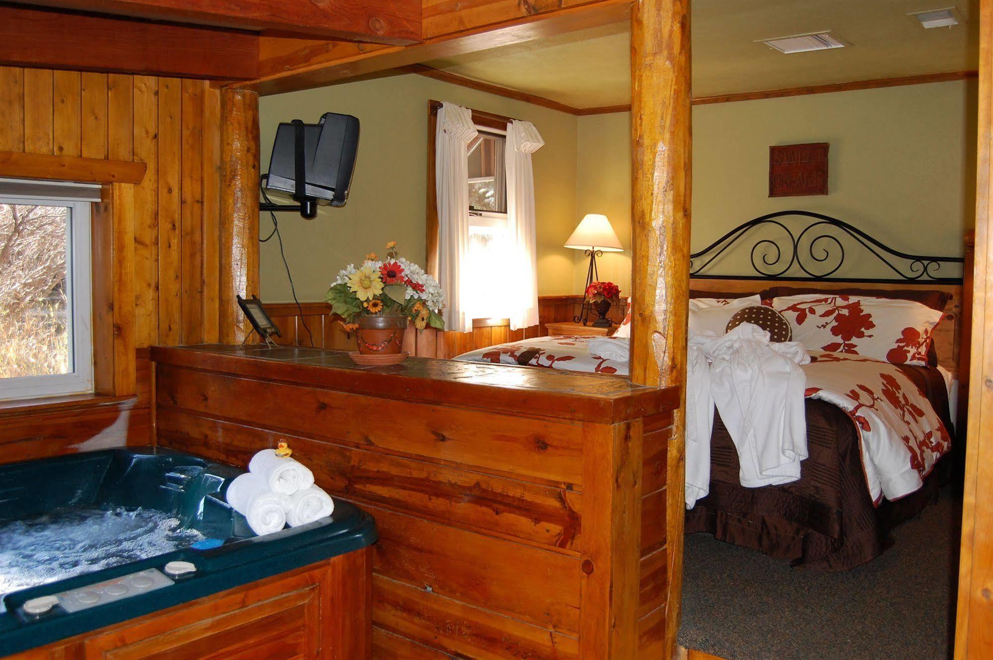 Highland Haven Creekside Inn エバーグリーン エクステリア 写真