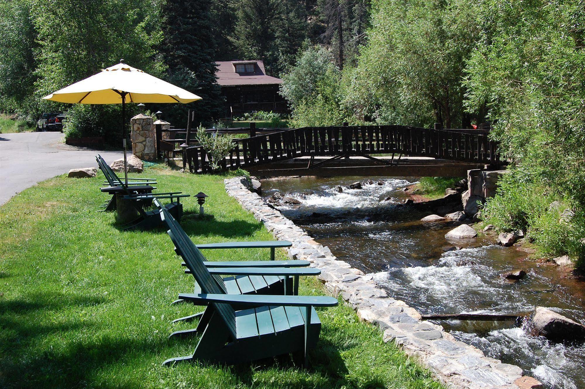 Highland Haven Creekside Inn エバーグリーン エクステリア 写真