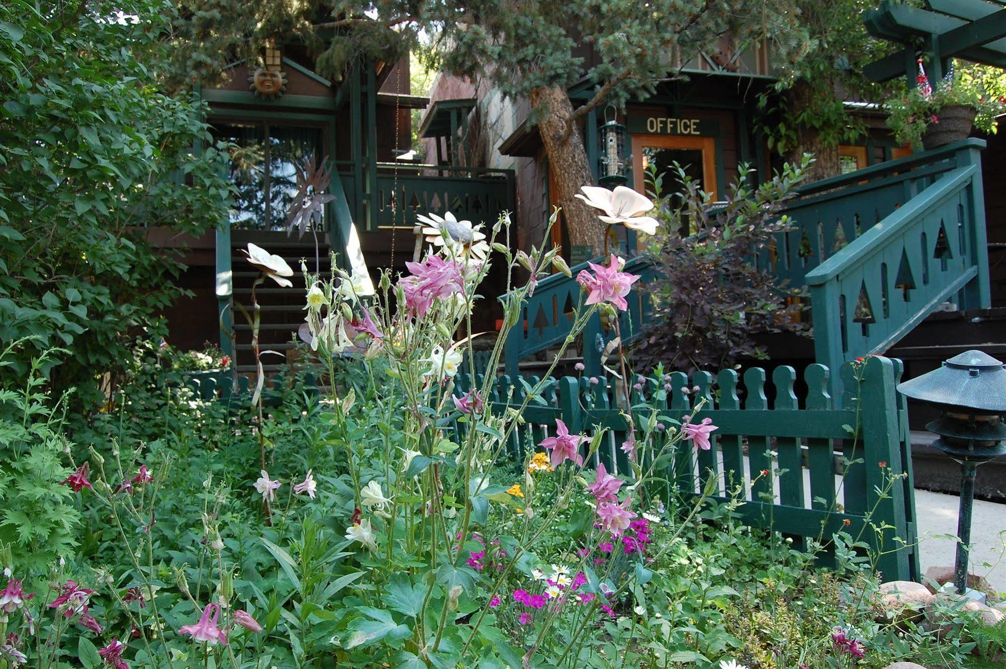Highland Haven Creekside Inn エバーグリーン エクステリア 写真