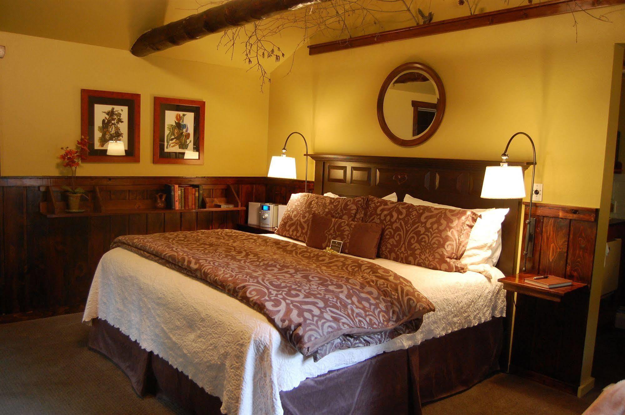 Highland Haven Creekside Inn エバーグリーン エクステリア 写真